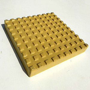 Тактильная бетонная плитка «Конусообразные (квадратные) рифы (желтый) "Движение запрещено" 300х300х50мм