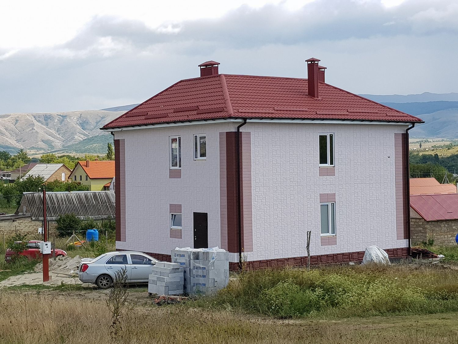 Двухэтажный дом в Долине под Симферополем